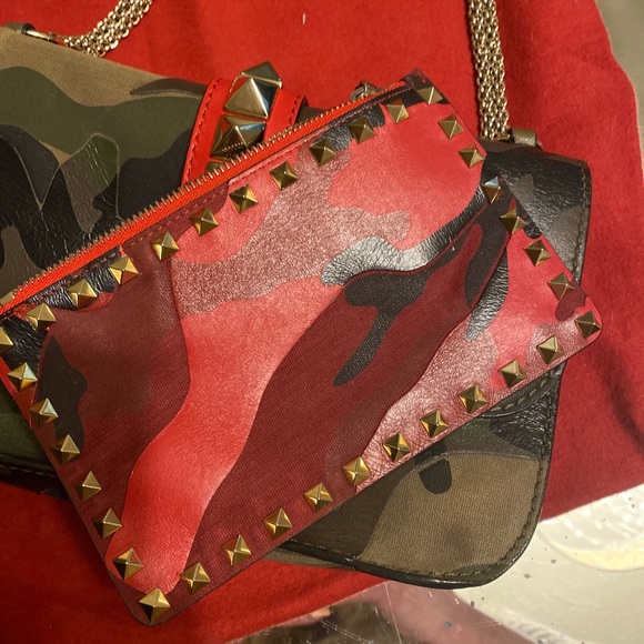 Valentino Rockstud Bag with matching makeup bag - Picture 3 of 8